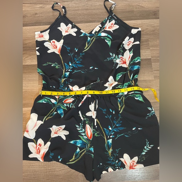 NWT C&E Los Angeles Tiger Lily Romper SZ M - Picture 6 of 13